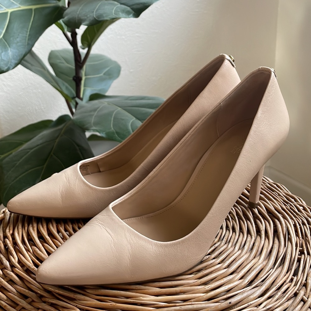 Michael Kors beautiful Dorothy flex pump in oyster